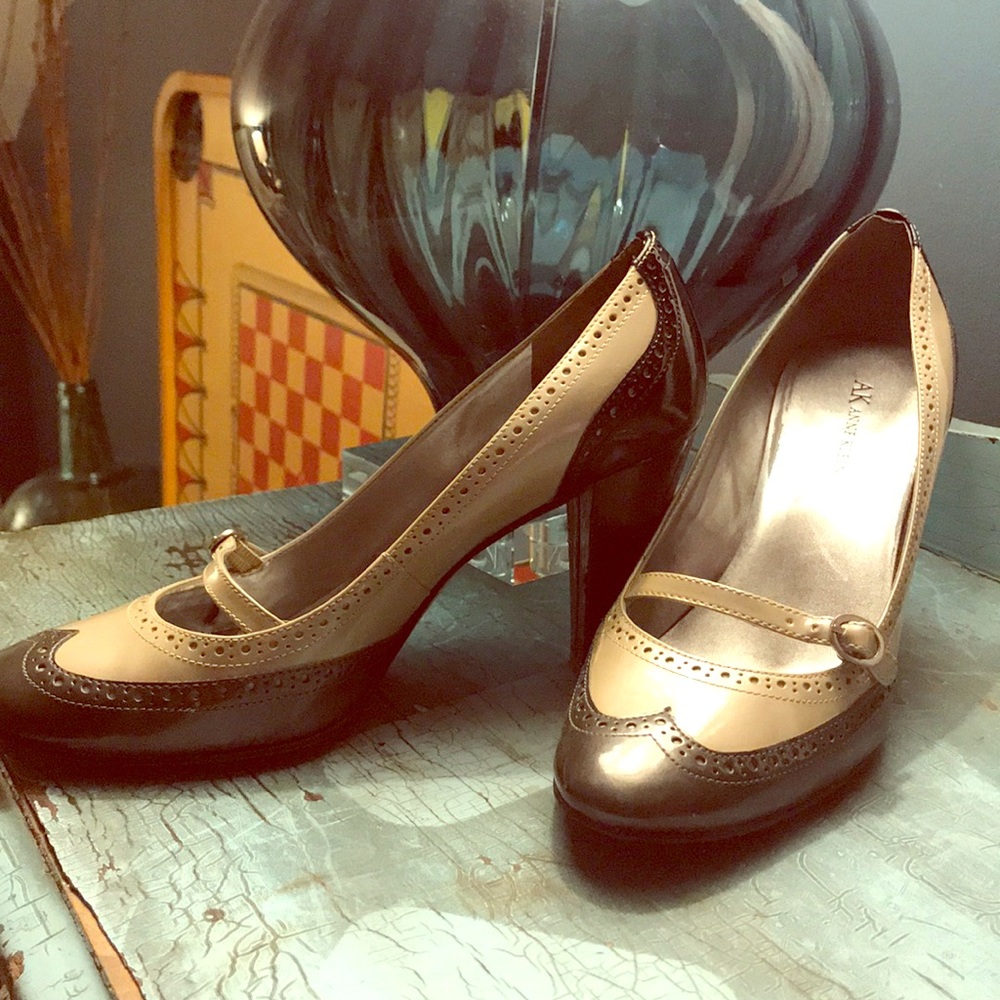 Anne Klein black and gray spectator pumps